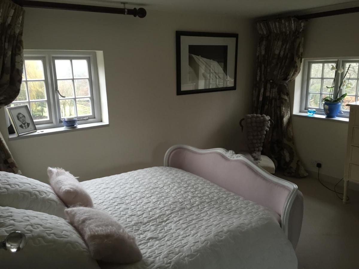 Castle Mill Bed And Breakfast Dorking Exteriér fotografie